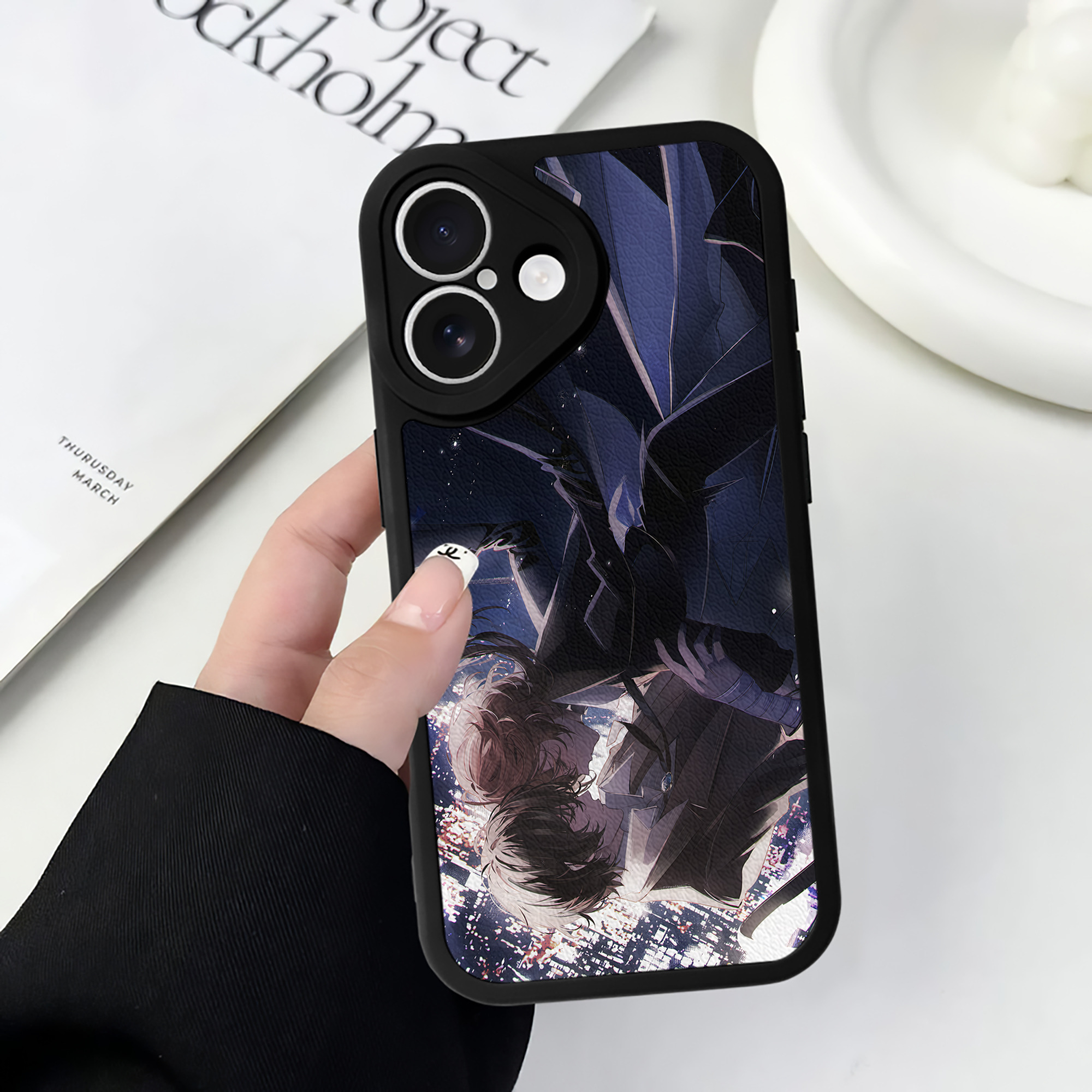 （画像用） 文豪ストレイドッグス Bungo Stray Dogs 【iPhone 16シリーズ対応】シリコンスマホケース（レザー調） 材質：シリコン